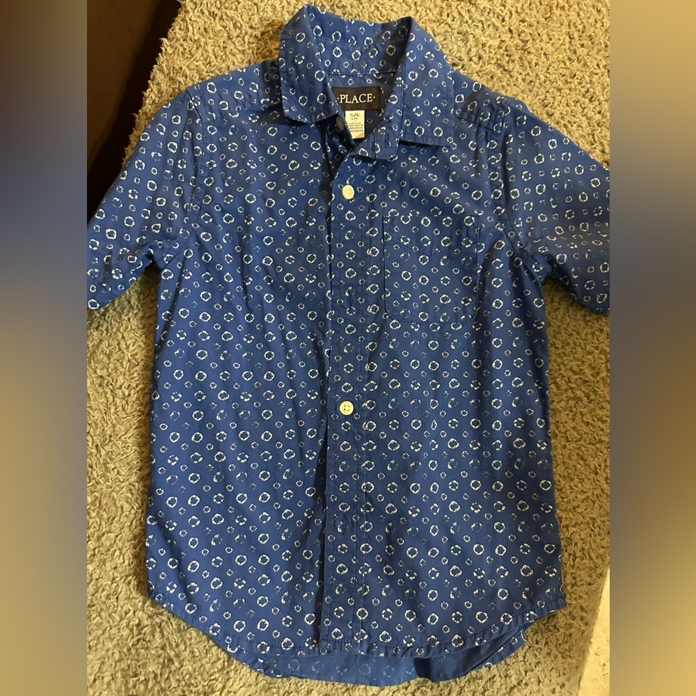 Children Place kids Tee size 5/6 like new!